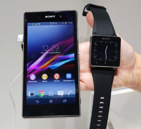 5set2013---smartphone-sony-xperia-z1-e-e-o-smartwatch-2-d-sao-exibidos-no-estande-da-fabricante-de-eletronicos-japonesa-na-ifa-2013-1378392762362_615x470
